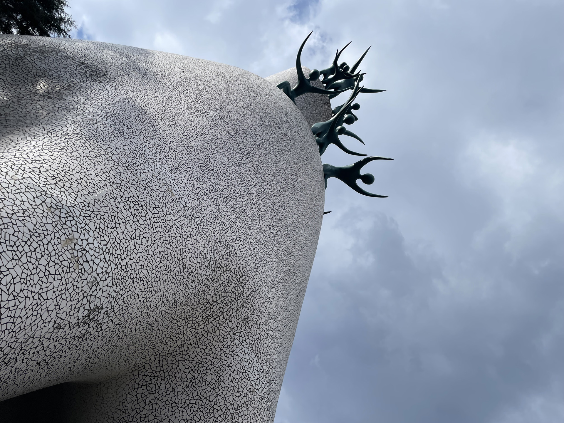 川崎市岡本太郎美術館 TARO OKAMOTO MUSEUM OF ART